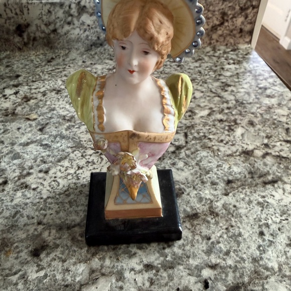 Vintage Porcelain Victorian Bust Lady - Picture 2 of 8
